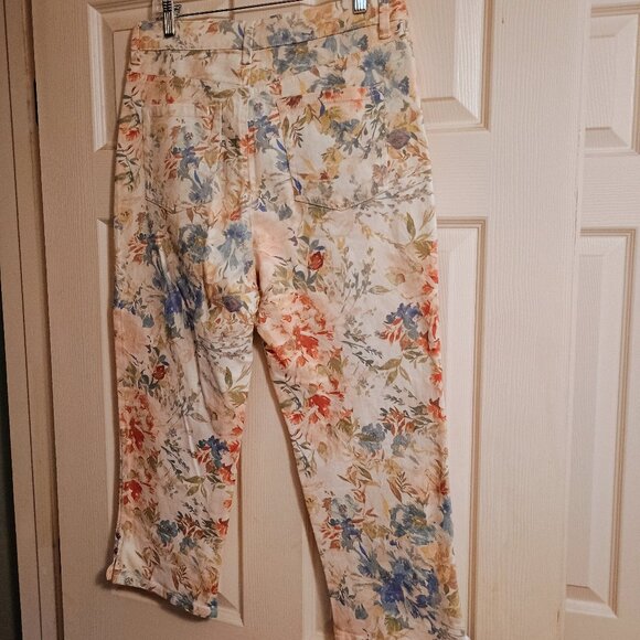 Gloria Vanderbilt Amanda Denim White Floral Capris, Sz 10, High Rise, New - Picture 4 of 5